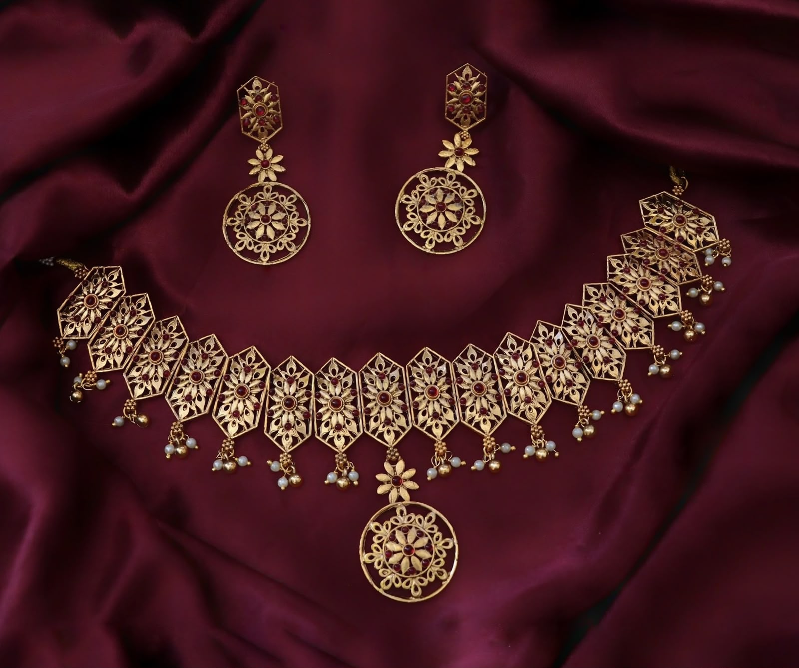 Pushpa Jaalam Choker Set