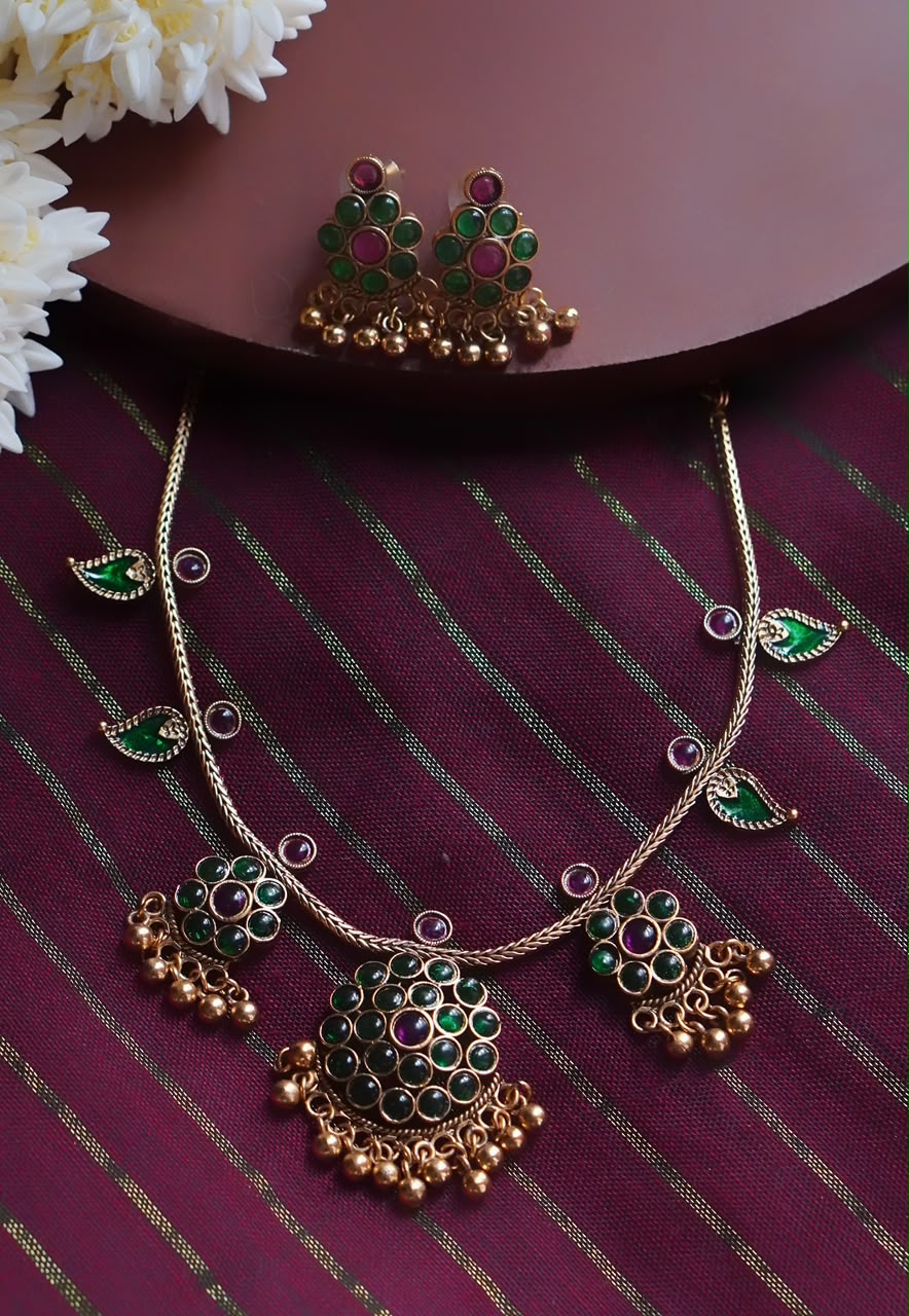 Kemp Floral Necklace Set