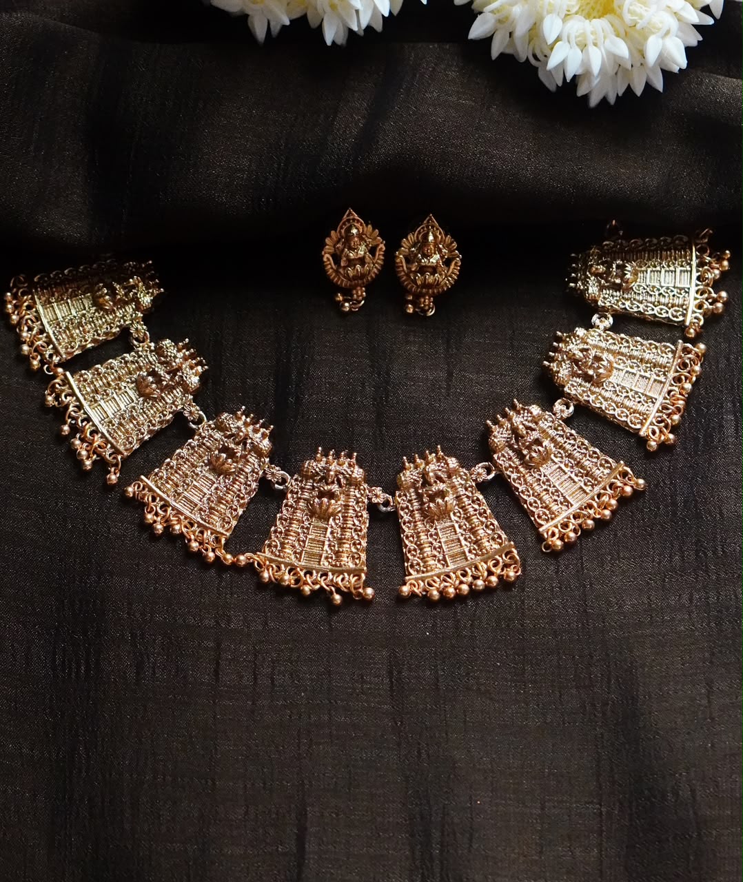 Adya Temple Choker Set